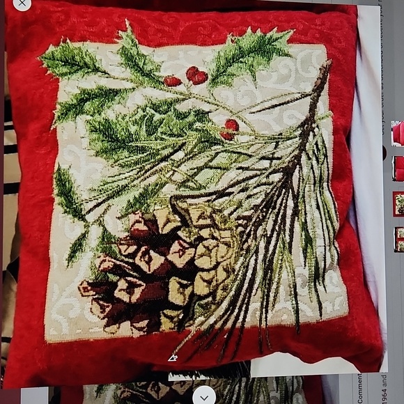 2 Holiday pillows - Picture 2 of 4